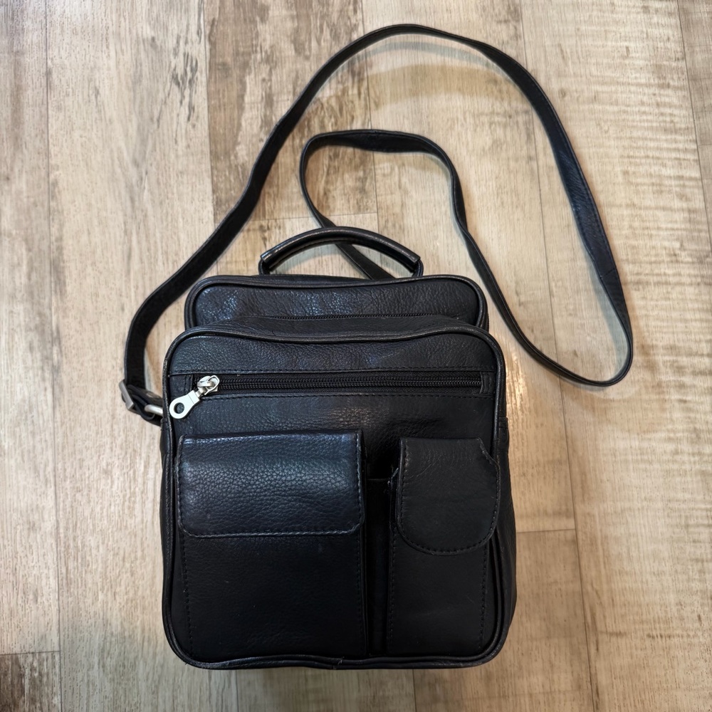 Paul and Taylor Vintage Black Leather Crossbody Handbag 9x8x4